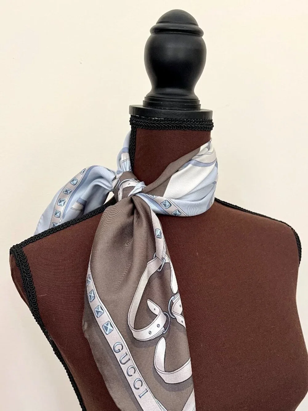 Display #2 NWT Gucci Color-Block Logo Silk Scarf